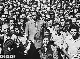 Paul Robeson leading shipyard workers in singing the “The Star Spangled Banner” in Oakland, California, 1942.